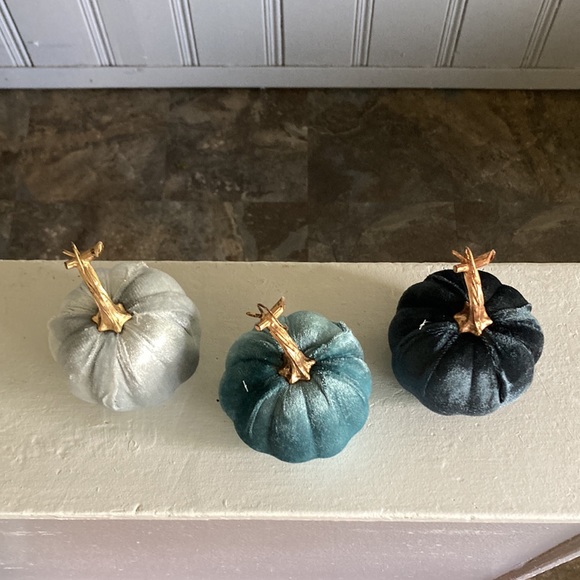 NWT Set of 3- Velvet Pumpkins- Dark Blue, Silver, Teal Fall Holiday Decorations - Picture 15 of 17